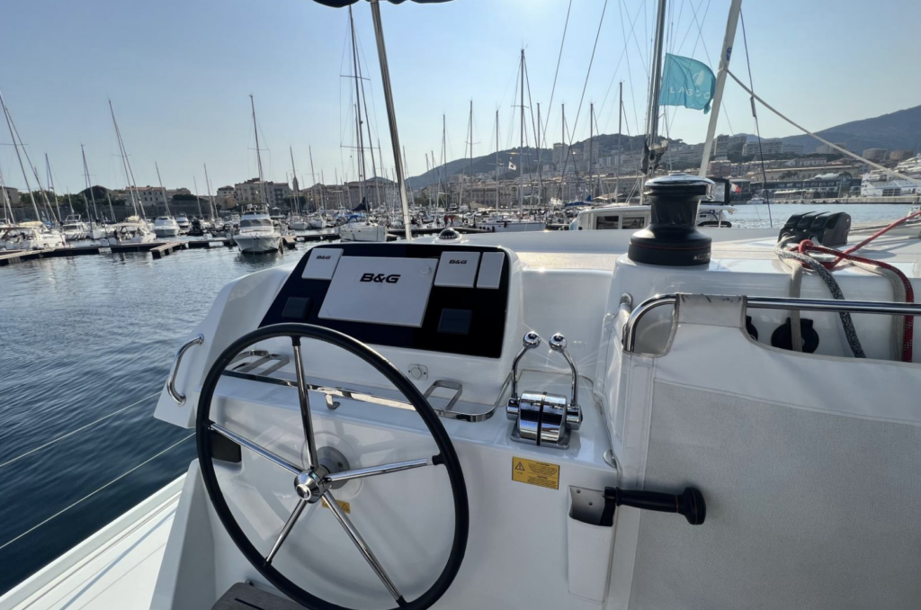 poste de pilotage du Three little birds - LAGOON 42 (2022)